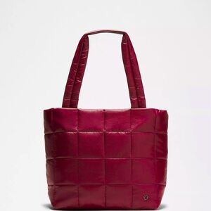 lululemon NWT quilted grid tote deluxe